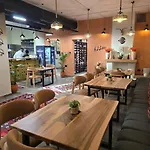 Garden Boutique 4* 地拉那