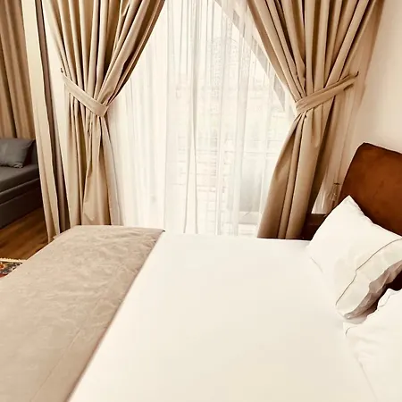 מלון Garden Boutique 4*