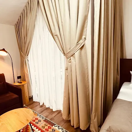 Garden Boutique 4* טיראנה